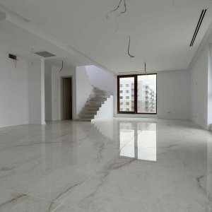 Eleganță Urbană: Penthouse  în Inima Piperei