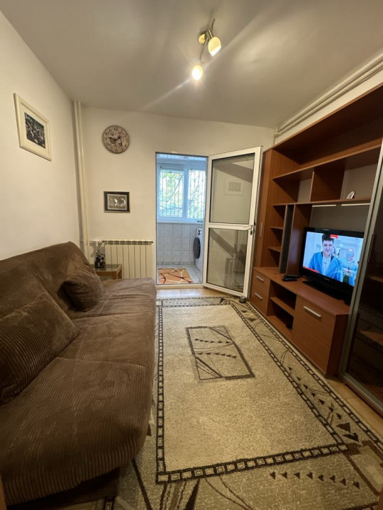 Aviatiei-Metrou Aurel Vlaicu centrala proprie, loc parcare 